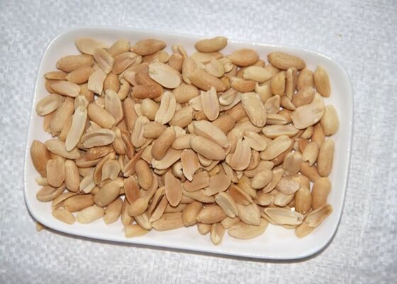 Des noyaux de cacahuètes rôtis de qualité supérieure.