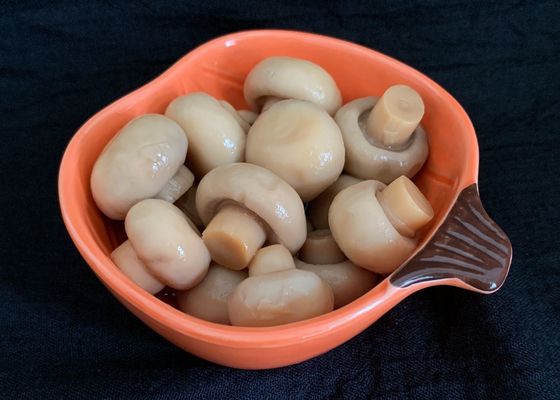 Champignons en boîte entiers cuits à la vapeur